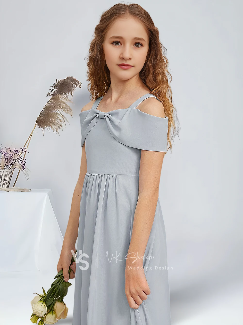 Elegante linha a ombro frio até o chão chiffon júnior vestidos de dama de honra gelo azul deslumbrante vestidos da menina de flor festa de casamento