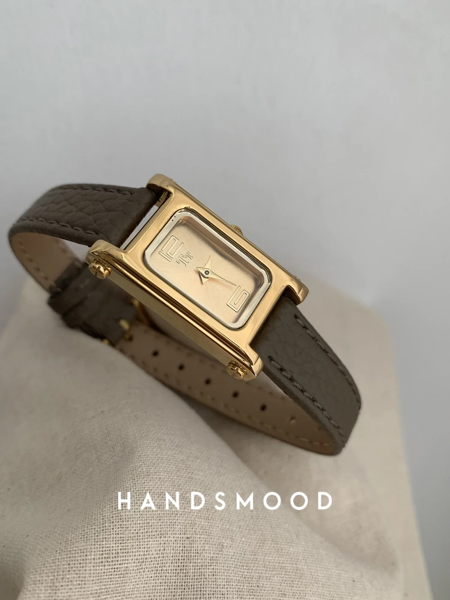 Middeleeuwse Stijl Retro Temperament Vierkant Minimalistische Kleine Wijzerplaat Echt Lederen Modieuze Trend Horloge Voor Vrouwen