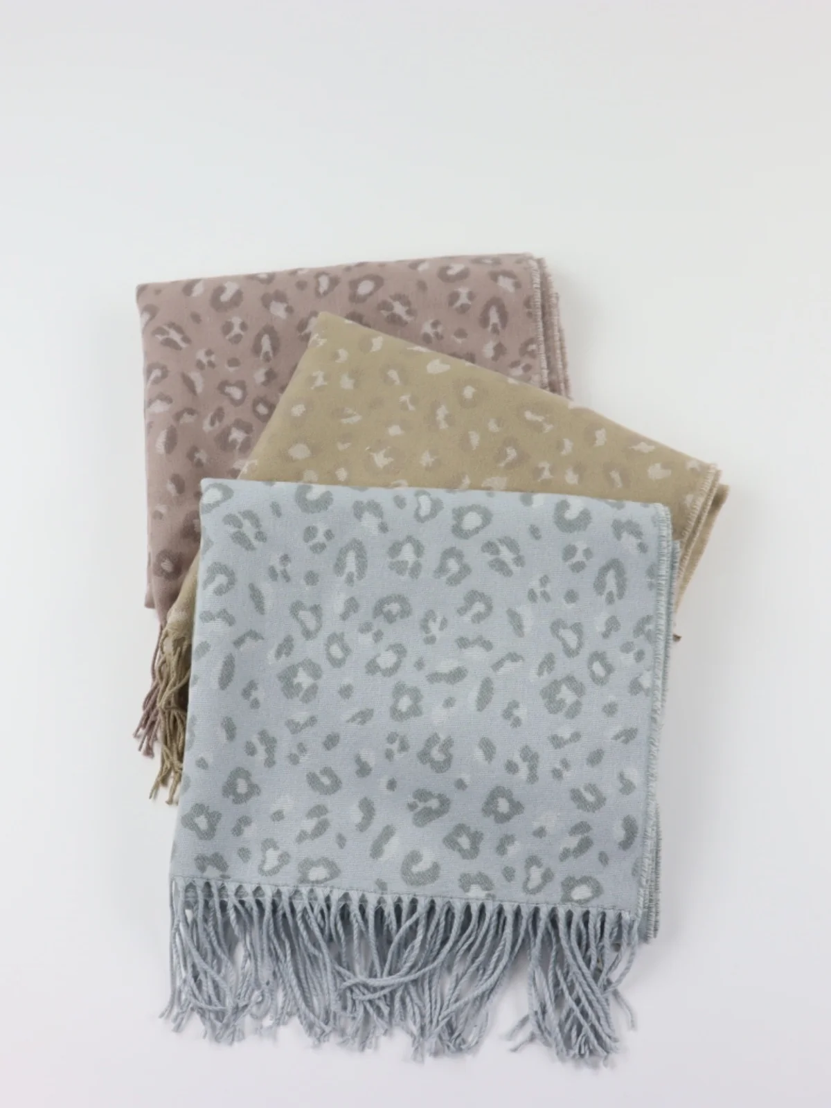 وشاح بطبعة الفهد من الأكريليك الكشمير المقلد السميك للشتاء الدافئ شال ياباني طازج للنساء