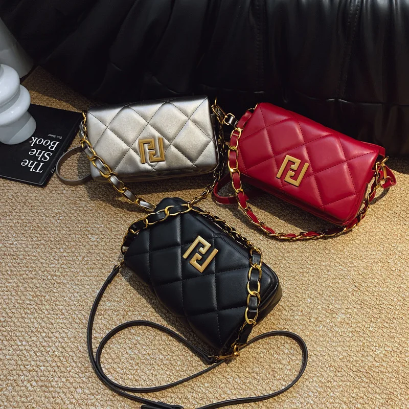 

Модная женская сумка высокого класса 2025 года — дизайнерская цепочка, маленькая квадратная, новая повседневная универсальная популярная женская сумка через плечо и через плечо