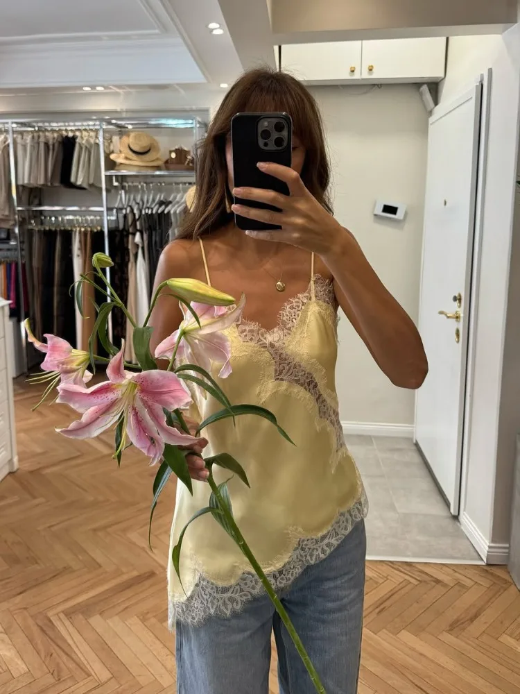 Рисунок 6 - Tossy кружевной топ с v-образным вырезом и принтом