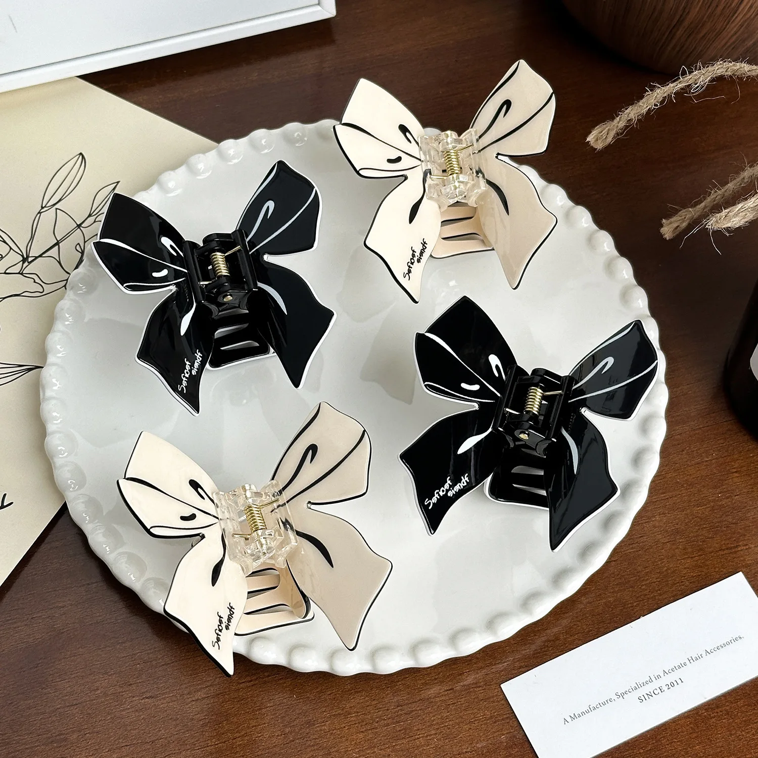 NEUE schwarz-weiße Schmetterlings-Haarklammer im koreanischen vielseitigen Stil, Acryl-Haarklammern, Haar-Accessoires für Frauen und Mädchen