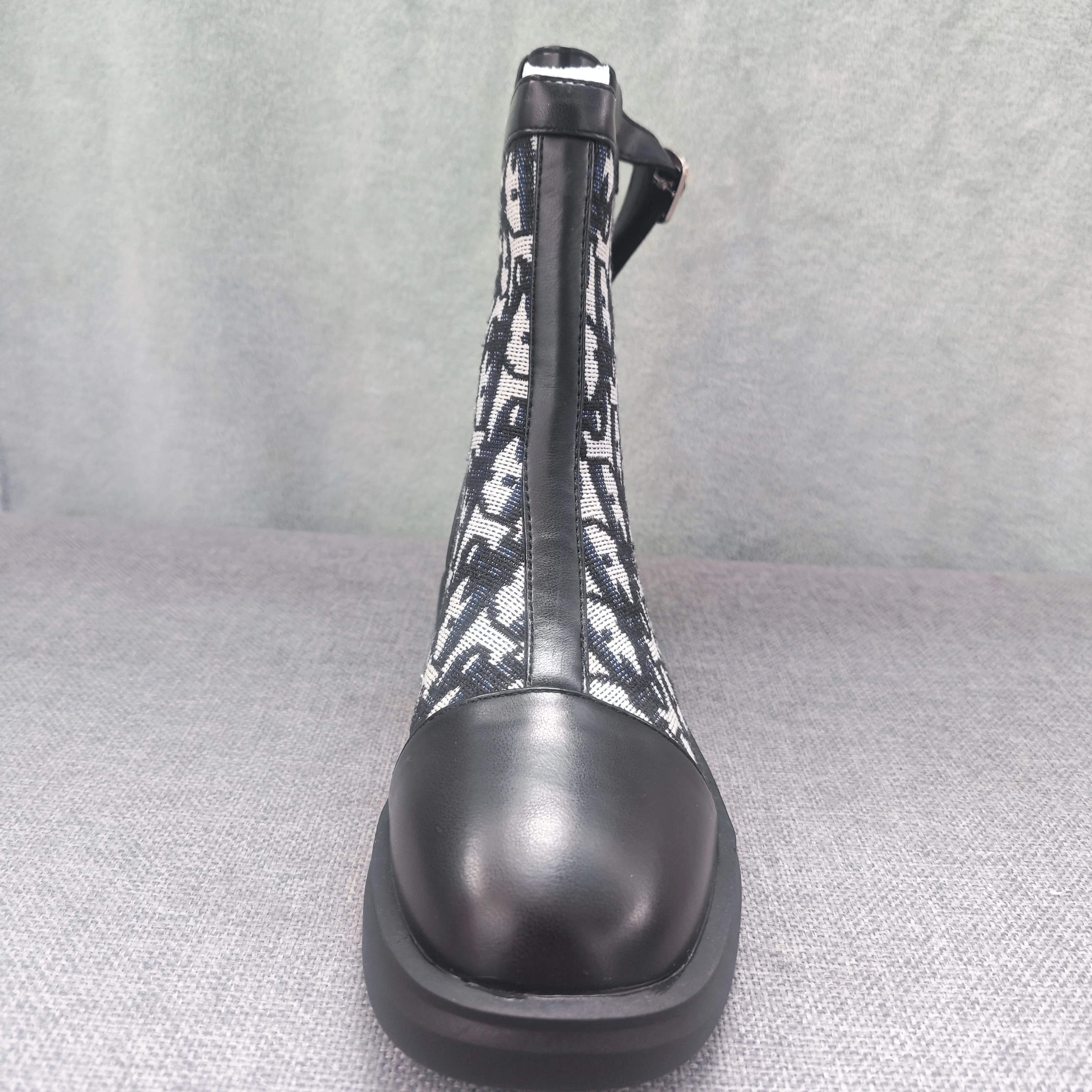 Botas cortas con cremallera trasera y letras para mujer, zapatos Martin con punta redonda y tacón cuadrado tejido transpirable, listo para Instagram inspirado en el Reino Unido