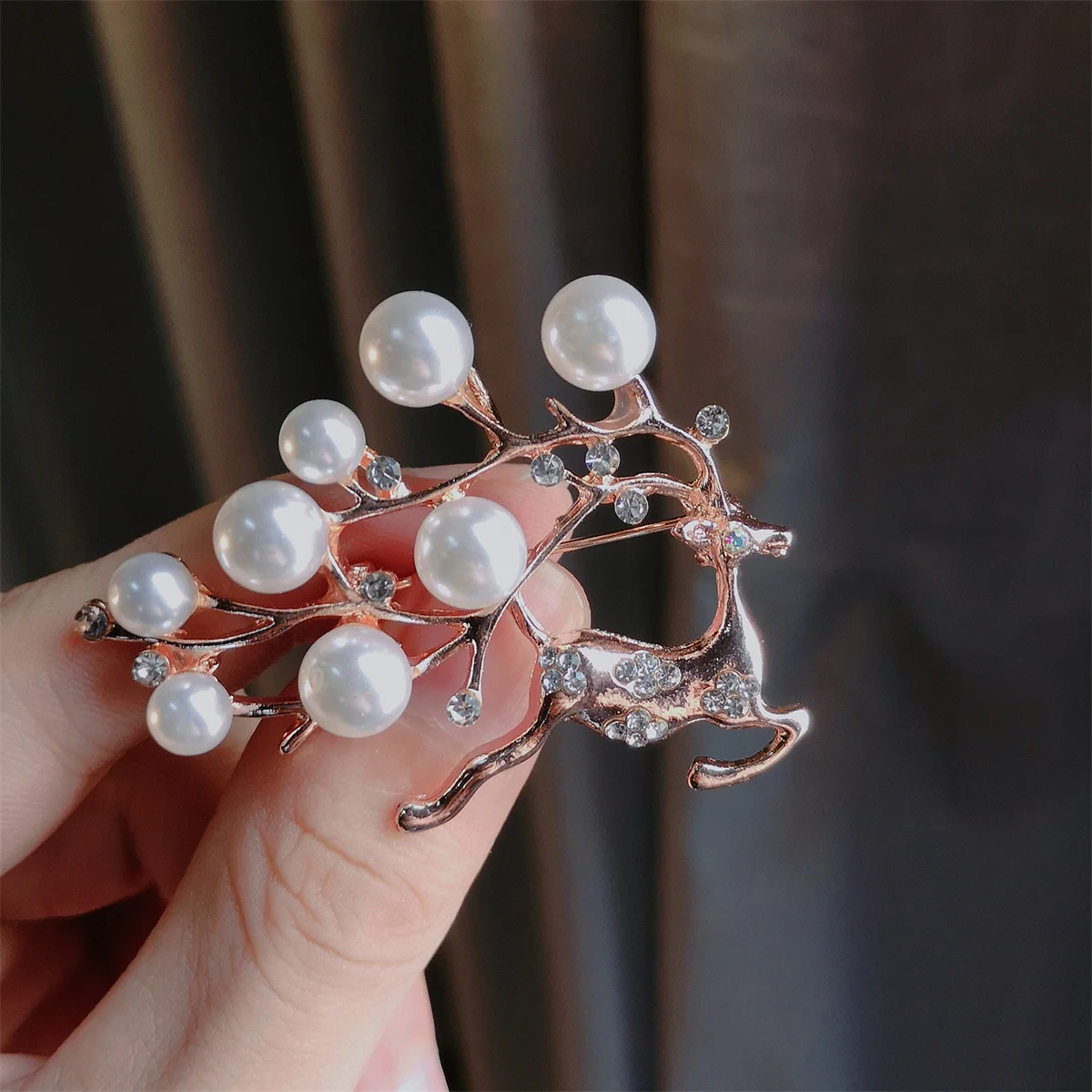 Rinhoo Cute Full Rhinestone Deer Brooches For Women New Year Decorative Imitation Pearl Animal Elk Lapel Pins Christmas Jewelry