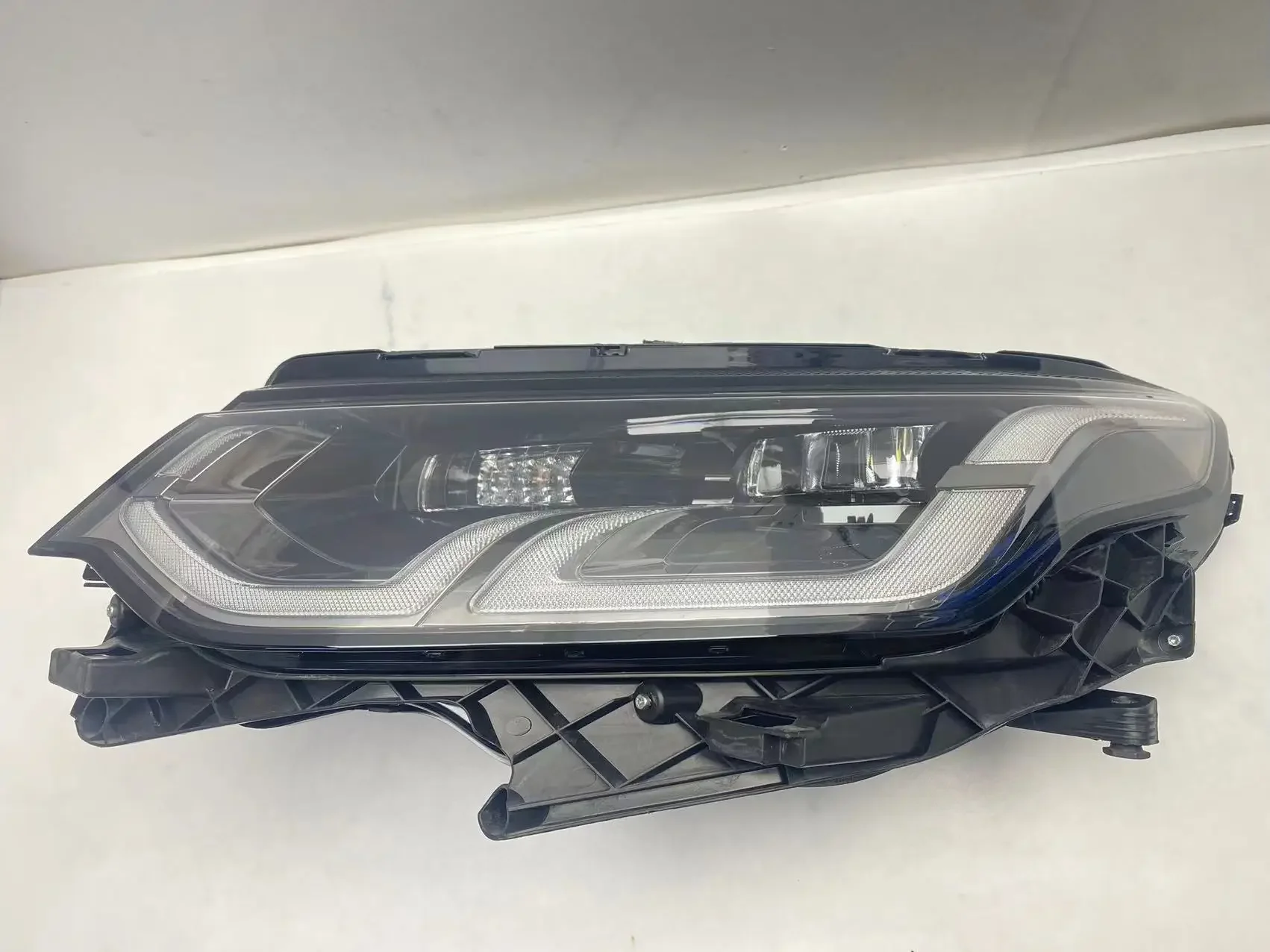 Applicable to the new Range Rover sports LED automotive headlights high-quality automotive lighting system to support upgrading