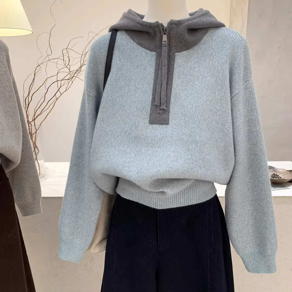 

Женская толстовка с капюшоном на молнии до середины груди в стиле колор-блок, новая осенне-зимняя коллекция, свободный крой, премиум-дизайн, повседневная и стильная