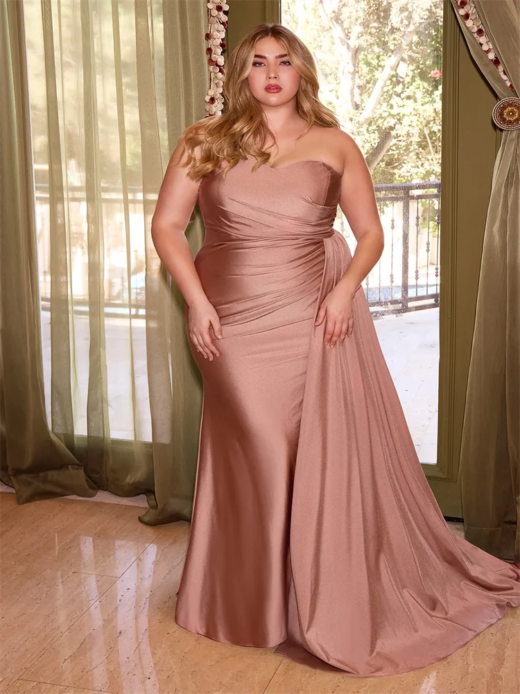 Robe de Demoiselle d'Honneur en Satin, Grande Taille, Col en Cœur, Dos aux, Fermeture Éclair, Balayage Train, Peu importe pour les Invités de Mariage