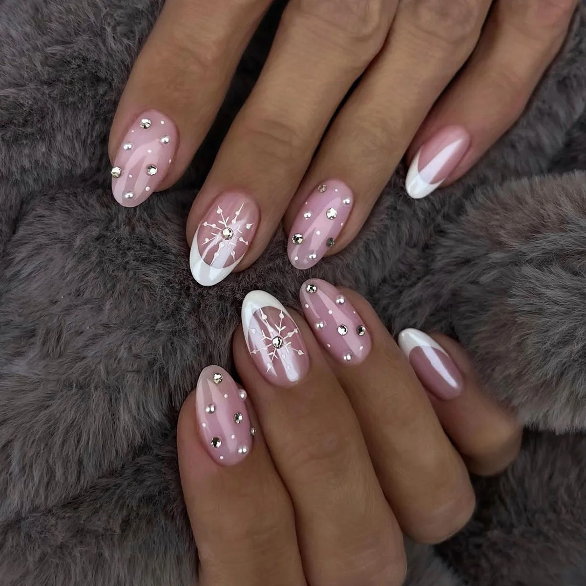 

24Pcs Mid-length French Almond Press on Nails Polka Dot Pearl Rhinestone Design Fake Nails Wearable Full Cover False Nails Tips