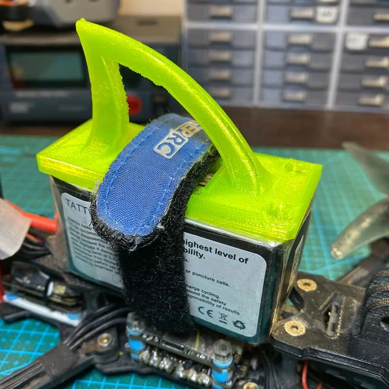 

3D Printed Part Shark Fin Anti-turtle Frame Anti-Turtle Mode FPV Vehicle Part for Anti-collision Impact Protection Battery