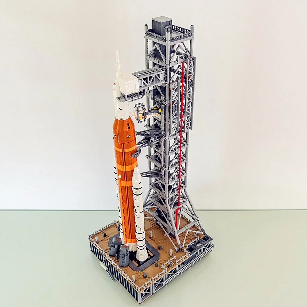 3600PCS NASAS Artemis Space Launch System Tower Spaceship Space Rocket Aopllos Discovery Model Building Blocks Bricks Toy Gift