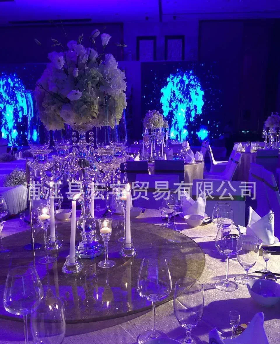 Cena hurtowa Pięciogłowy duży kryształowy świecznik z koralikową zasłoną Wysoki kandelabr na ślubny stół centralny