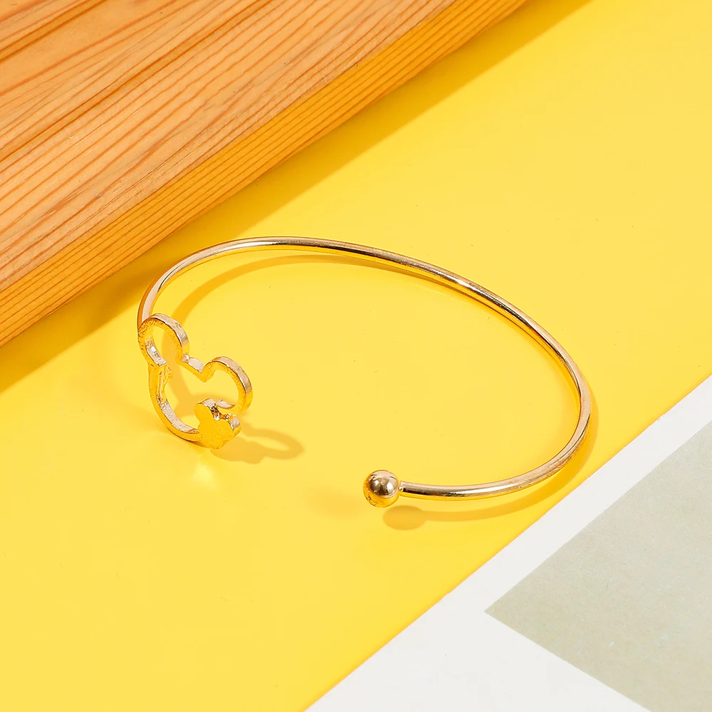 Figurine de dessin animé classique Mickey Mouse, ornement de mode, accessoire de charme, jouet Unique, cadeau pour amis