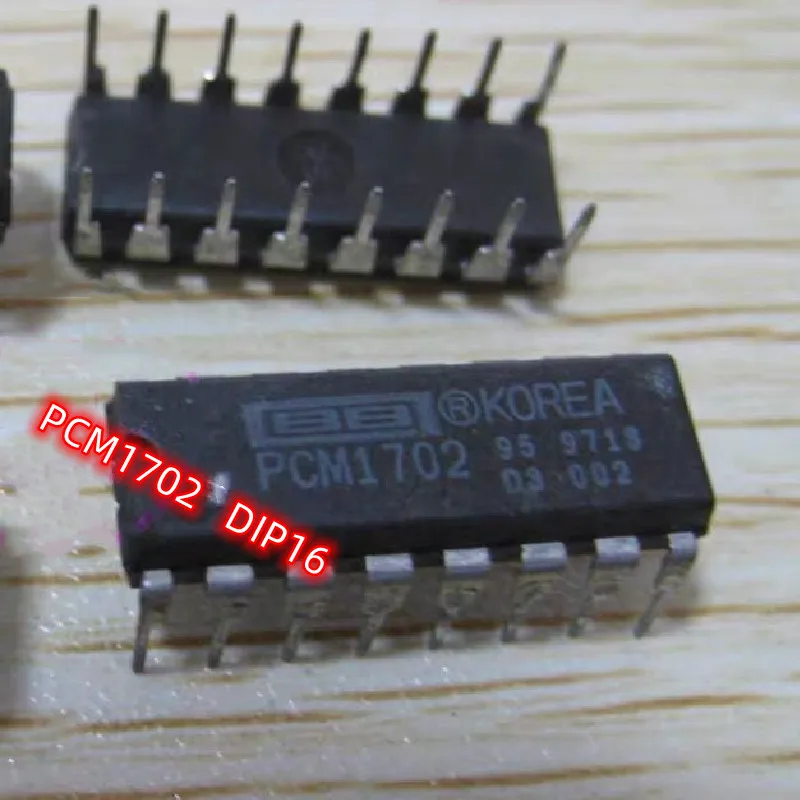 NEW Free shipping  2-5PCS    PCM1702  DIP16