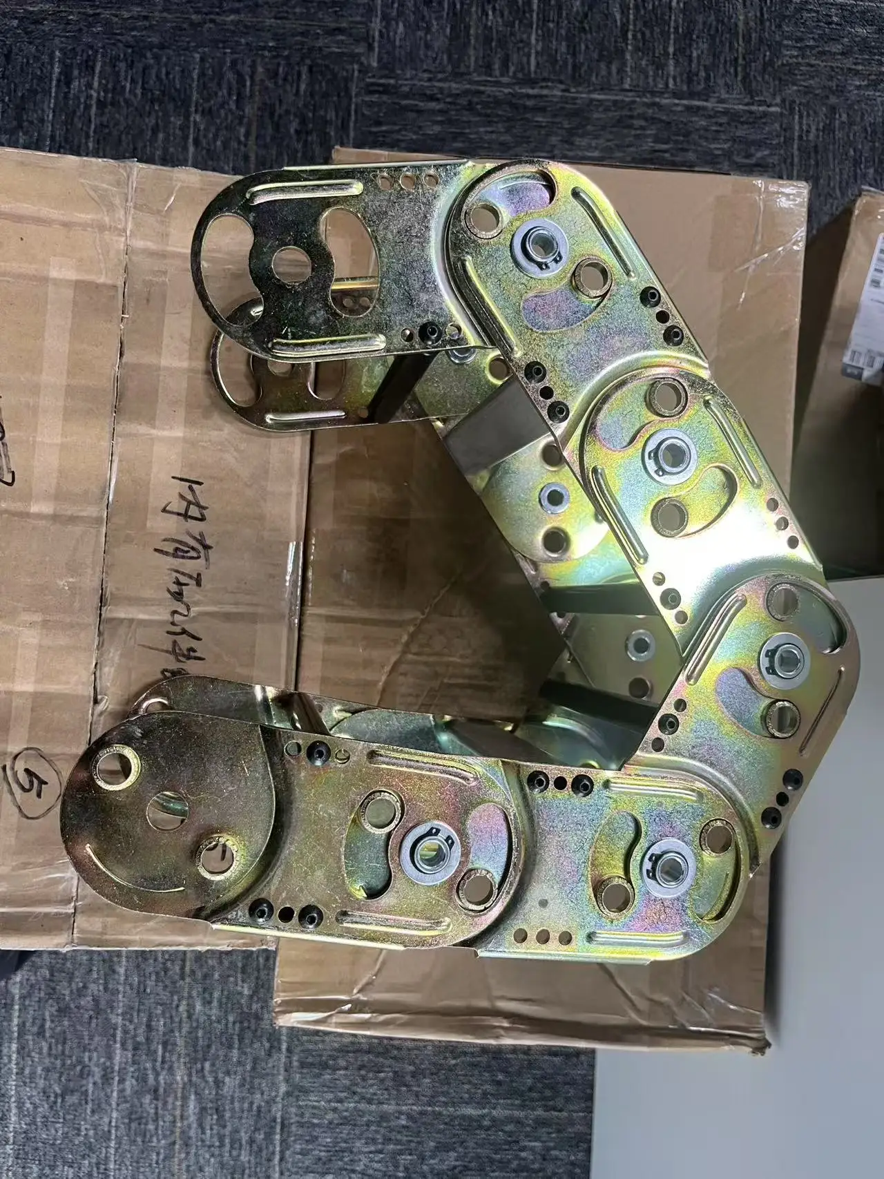 

JLG 70002005，1001136242，1001131731 73998gt cabletrack,plated