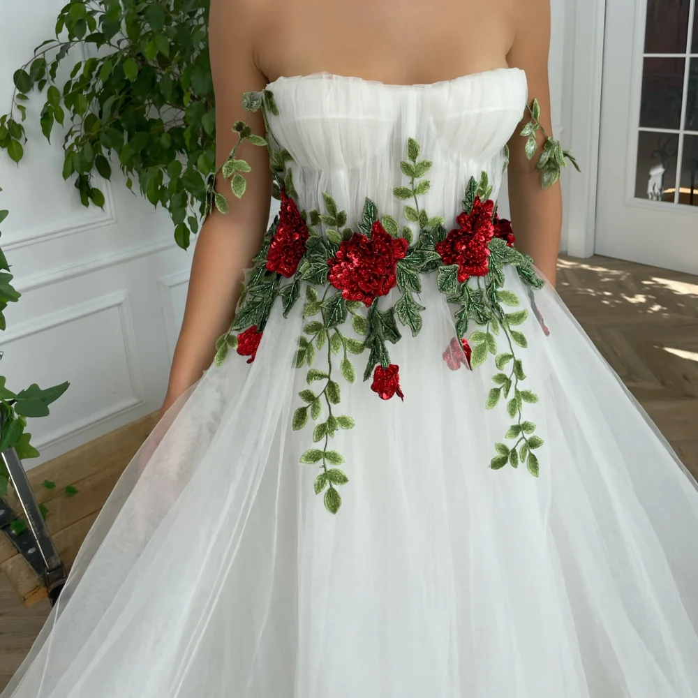 Customized Long White Strapless Prom Dresses فساتين الحفلات Natural Waist Sleeveless with Applique A Line Sweep Train Prom Gown