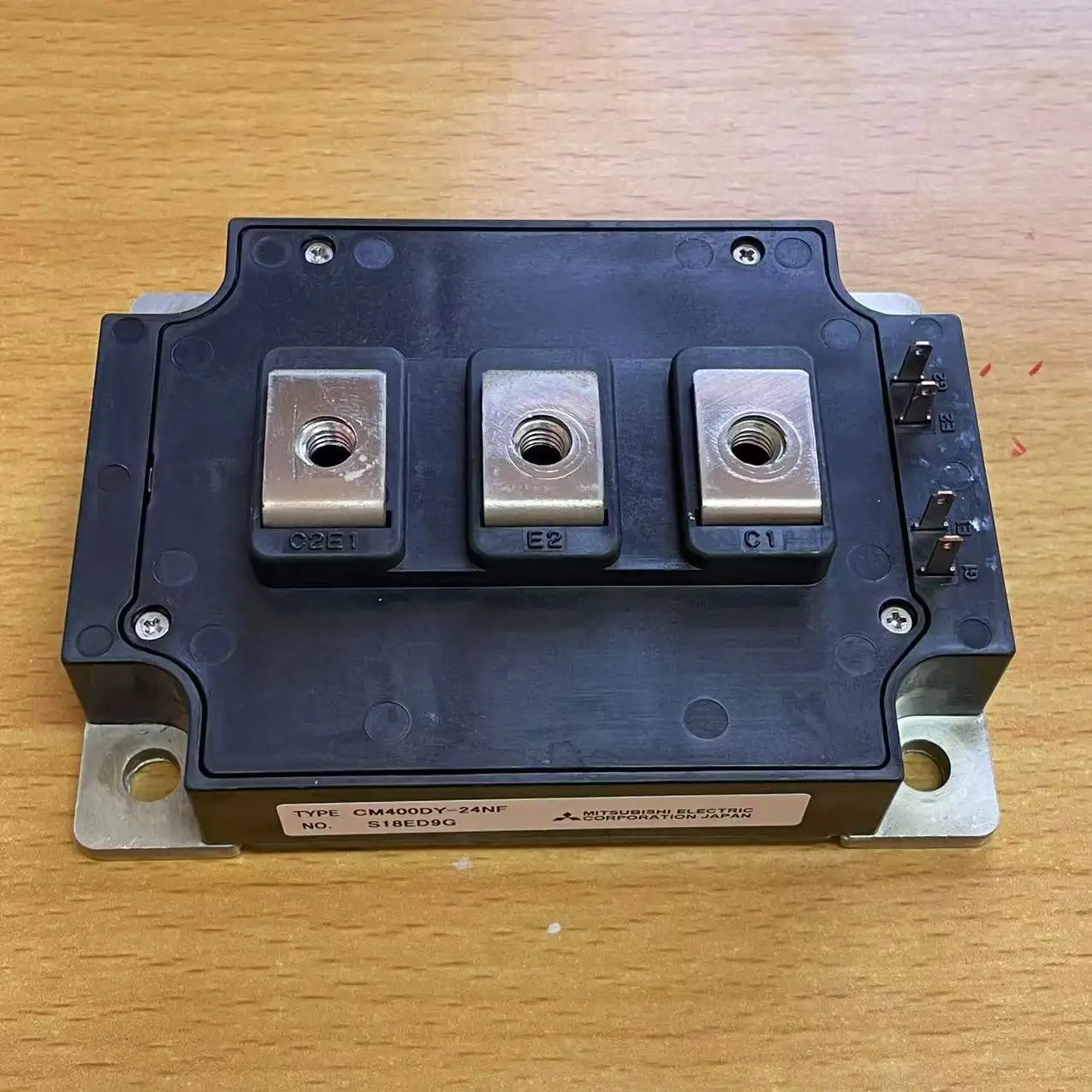 

CM400DY-24NF-24S-24A Second-hand Schneider inverter can be connected in parallel with module 2MBI450VE-120