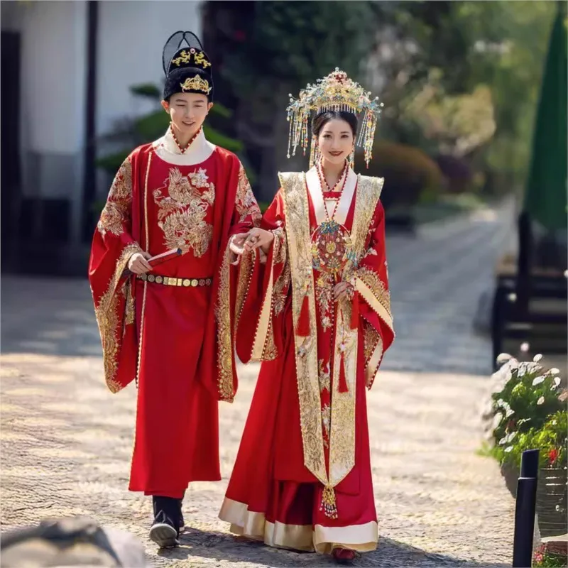 

In the traditional Chinese wedding dress of Han Dynasty couple wore phoenix crowns and red robes man embroidered heavily