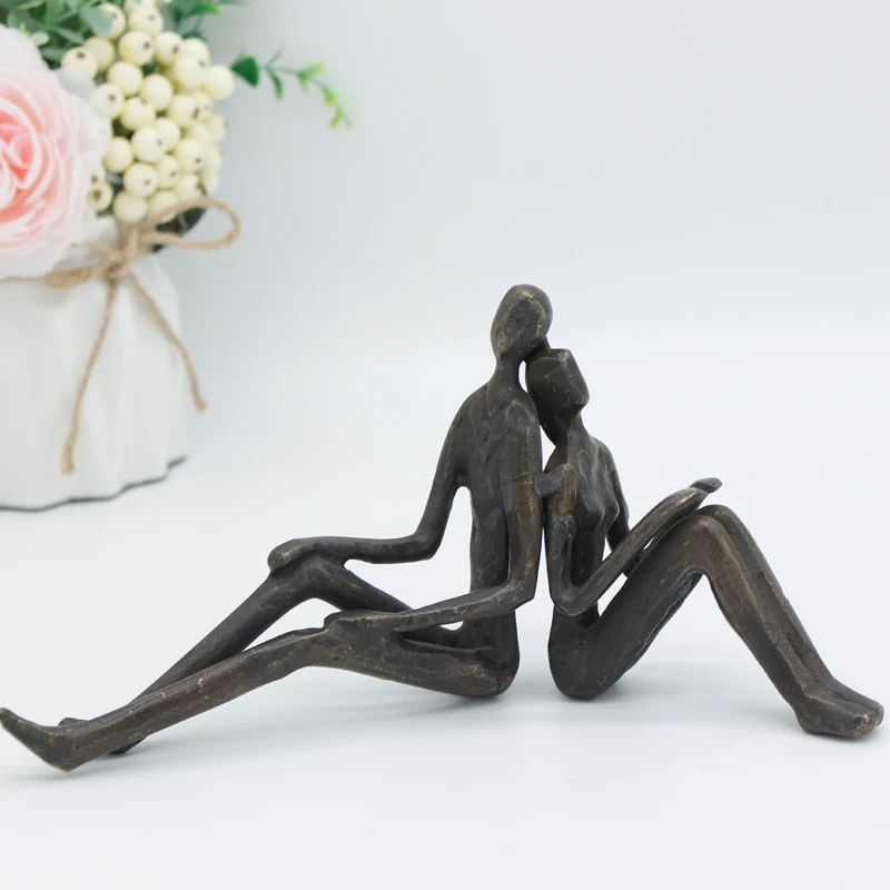 

Cast iron Solid Statue Sculpture couple fall in love reading the book together Figurine living Decor Valentine's day craft gift