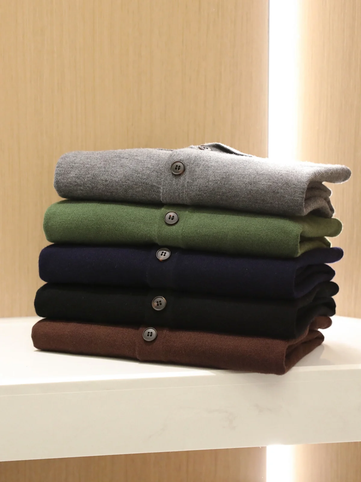 سترة محبوكة من الصوف والربيع والخريف مصنوعة من الصوف الخالص الثقيل بنسبة 100% سترة سفلية مكدسة للرجال