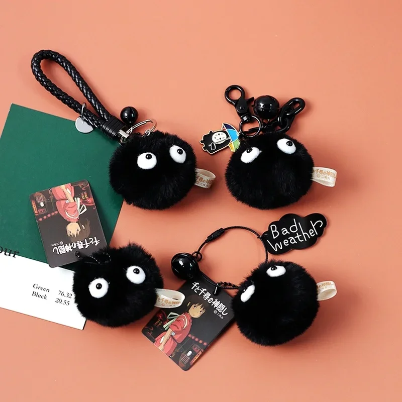 Niedlicher schwarzer Glocken-Plüsch-Schlüsselanhänger „Kohleball“ – Japanischer Anime-Zauberer-Schlüsselanhänger für Mädchen, Taschen- und Autoanhänger
