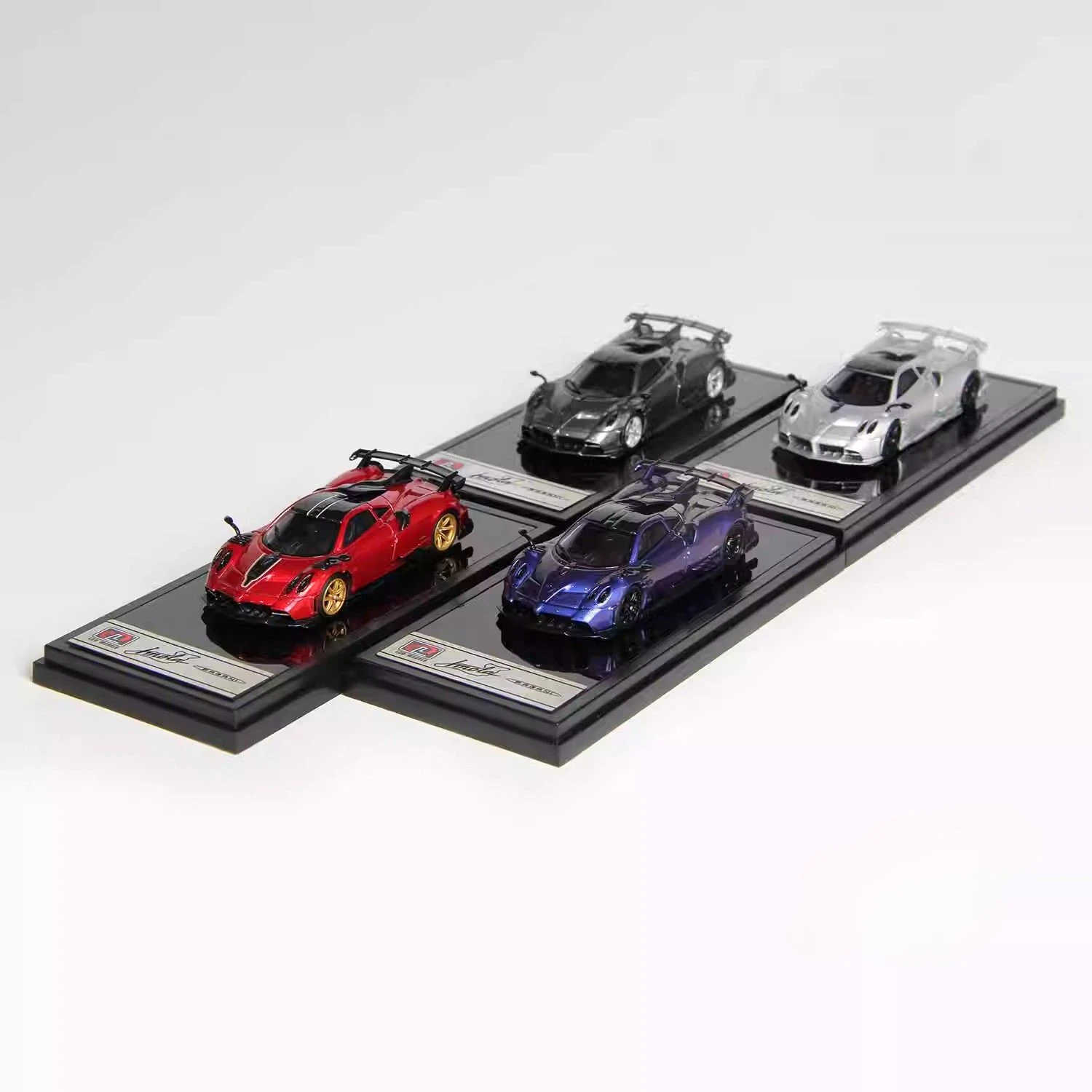 

LCD 1:64 Pagani Imola Pagani Imola Alloy Car Model Gift Ornaments Collection