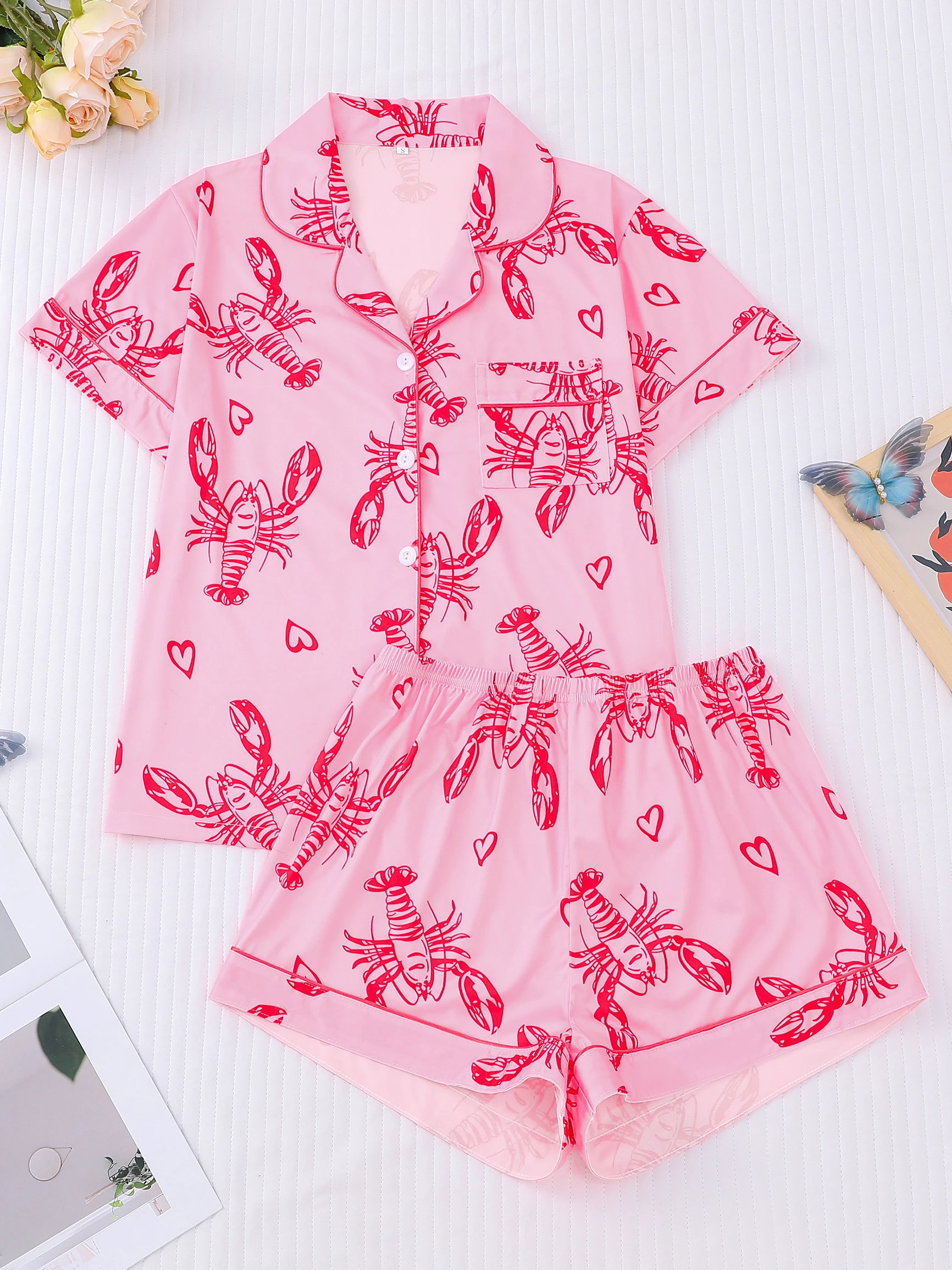 

Комплект из 2 предметов с принтом омара, состоящий из мягкого топа на пуговицах с короткими рукавами и свободными эластичными шортами, удобный женский наряд.