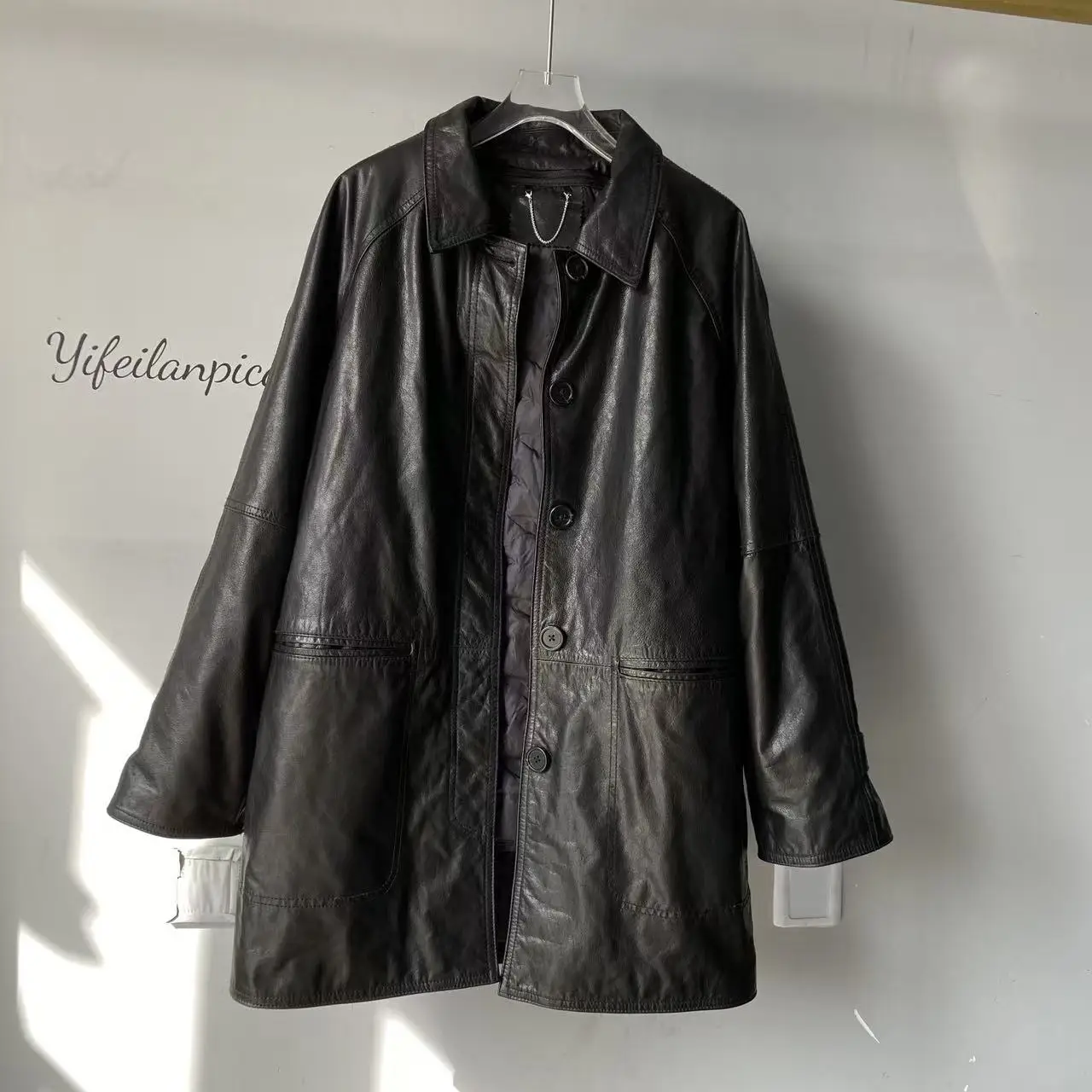 

Новая осенне-зимняя женская кожаная куртка-пуховик свободного кроя с отложным воротником из натуральной воловьей кожи, стильная и модная верхняя одежда