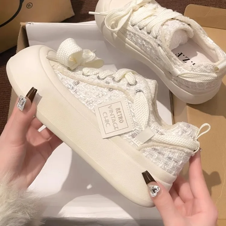 White shoes women's versatile thick soled big toe bread shoes 2025 spring new fashionable board shoes