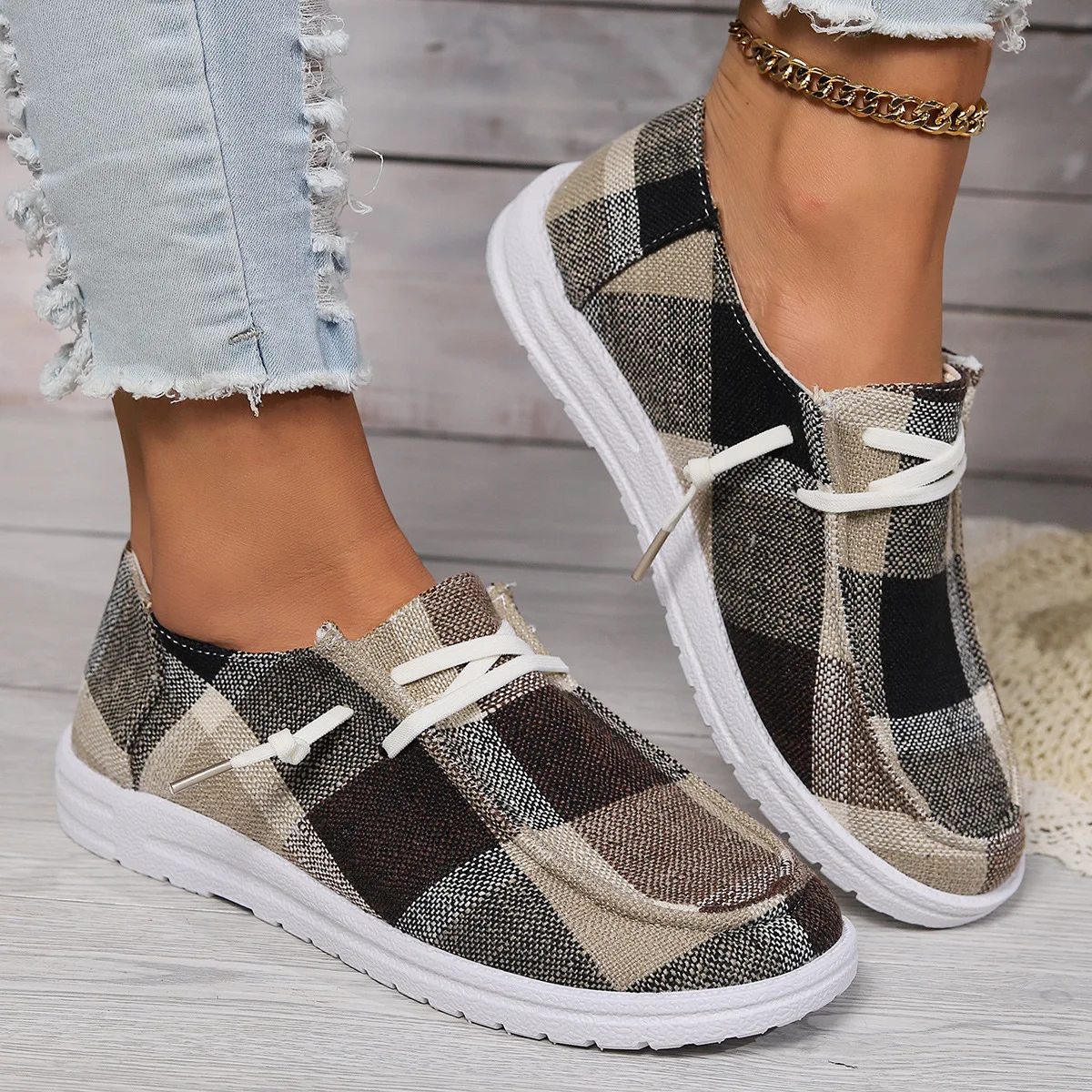 Canvas Shoes Woman Light Weight Slip-on Flat Sneakers Ladies Summer Breathable Cloth Loafers Design Espadrilles Luxury Shoes