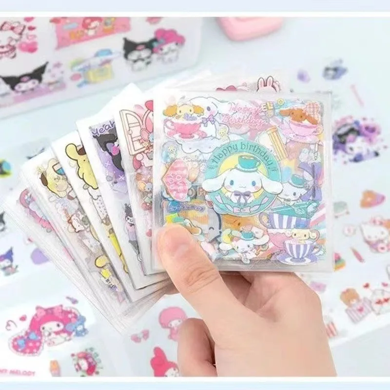 Sanrio Kitty Set di adesivi da 100 pezzi non ripetibili Cinnamoroll Kuromi My Melody Adesivo impermeabile per cancelleria Confezione regalo Regalo di festa