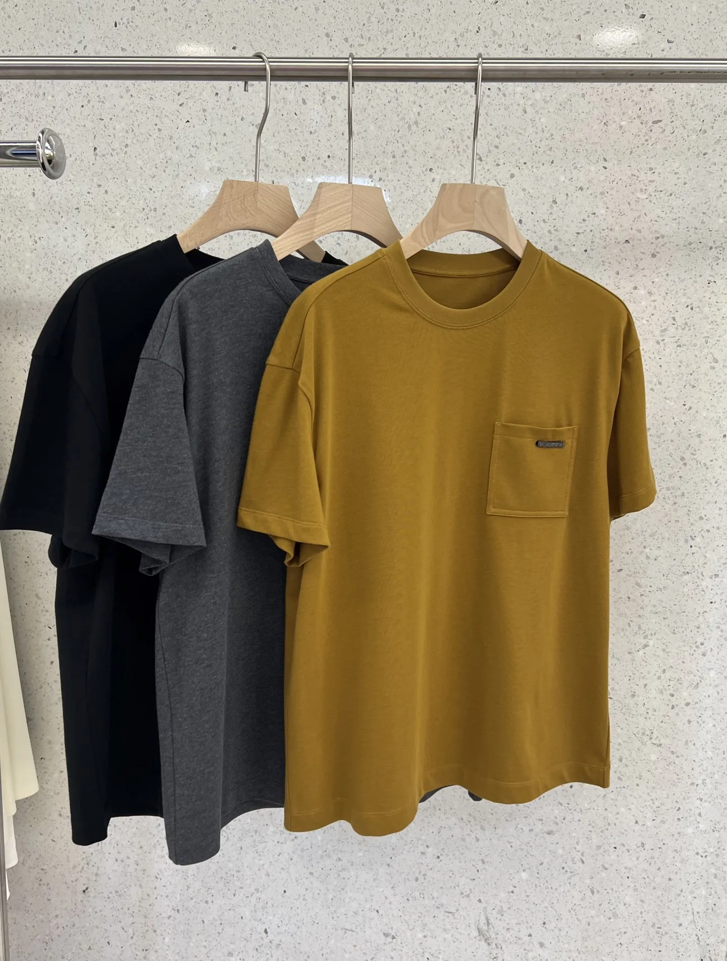 

2026 New Arrival: Color-Block Knitted Wool & Silk T-Shirt — Loose Fit, Skin-Friendly, Comfortable, And Ideal For Commuting