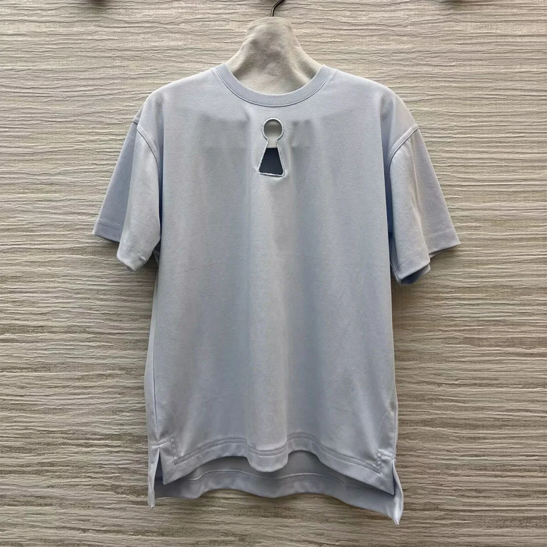 

Новинка 2023 года, летняя уличная хлопковая футболка, женская однотонная футболка с круглым вырезом и коротким рукавом сзади, золотые пуговицы, повседневные милые топы