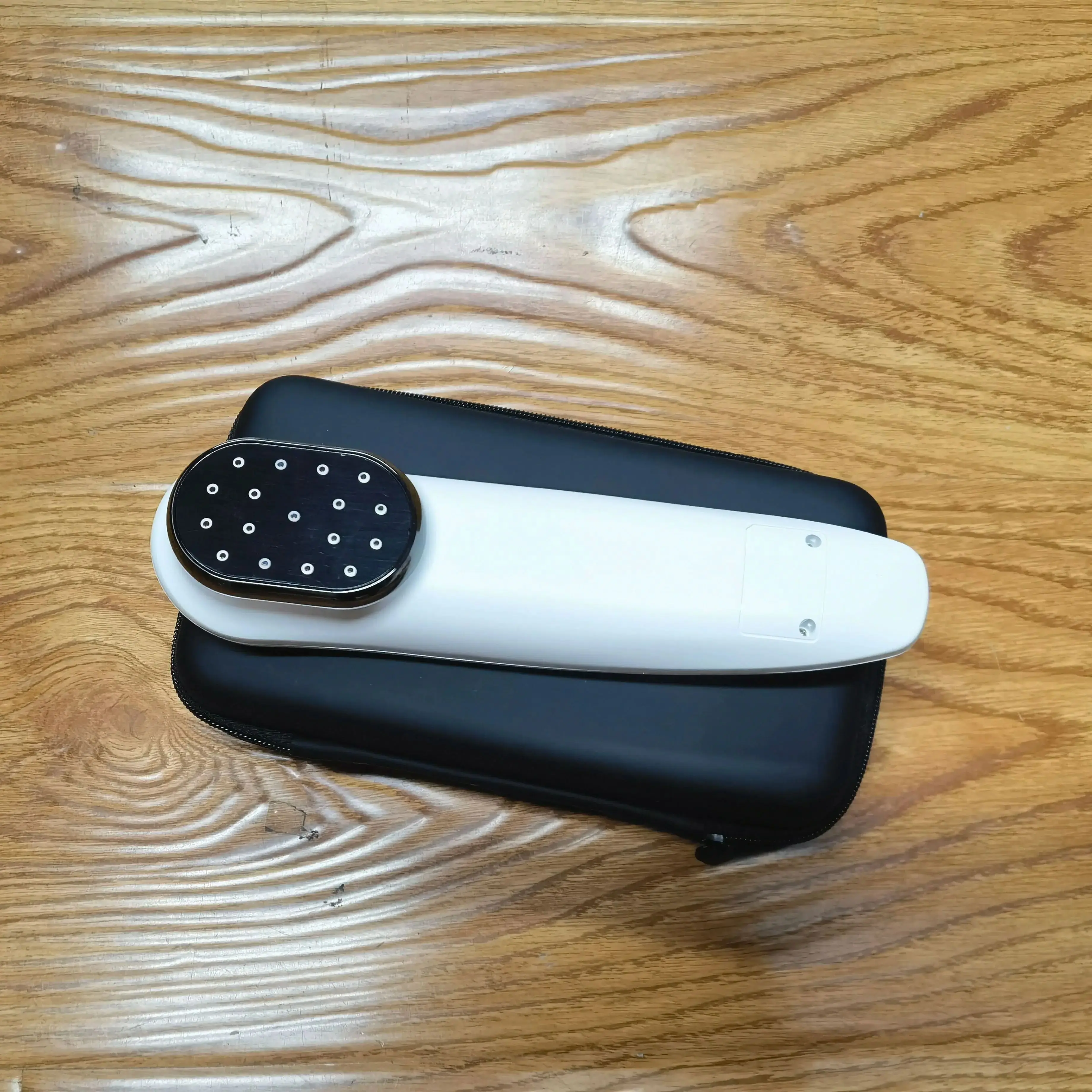 

Обновленное устройство для лазерной терапии 202. LLLT. Физиомашина красного света для облегчения хронической боли при артрите в человеках и животных.