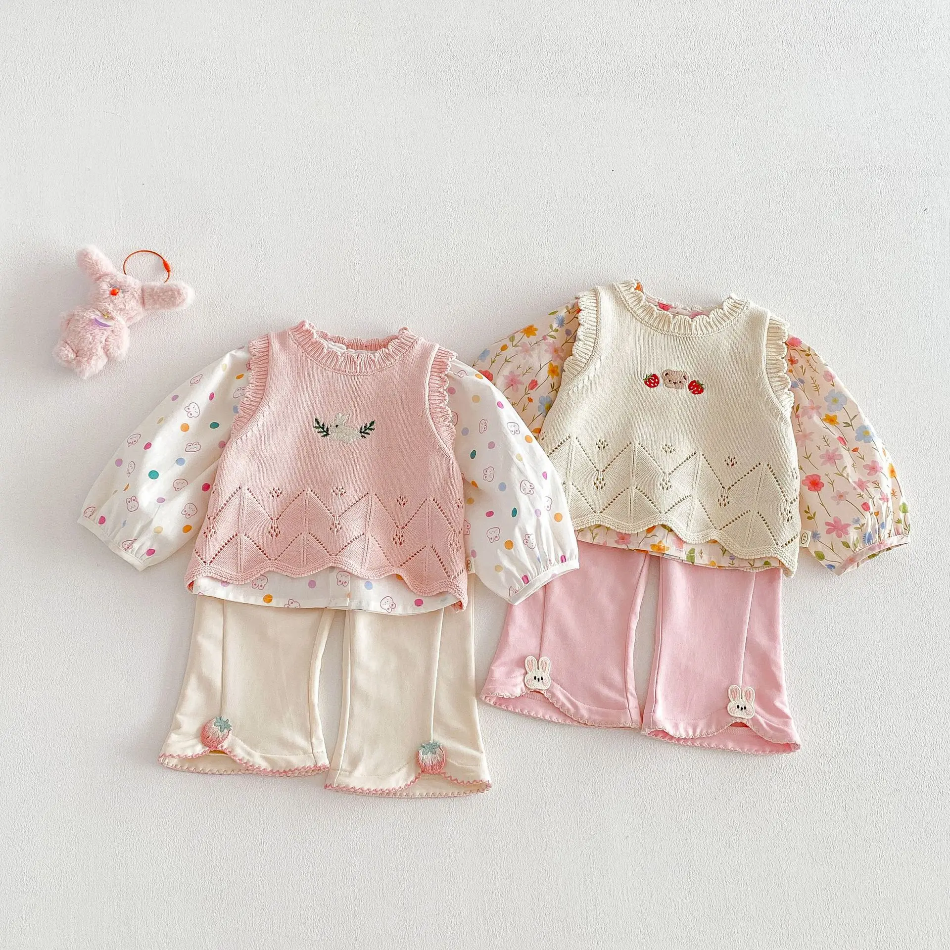 

Baby Embroidered Little Rabbit Sweater 2026 New Spring Girls' Elegant Little Bear Knitted Vest Children's Korean Version Top