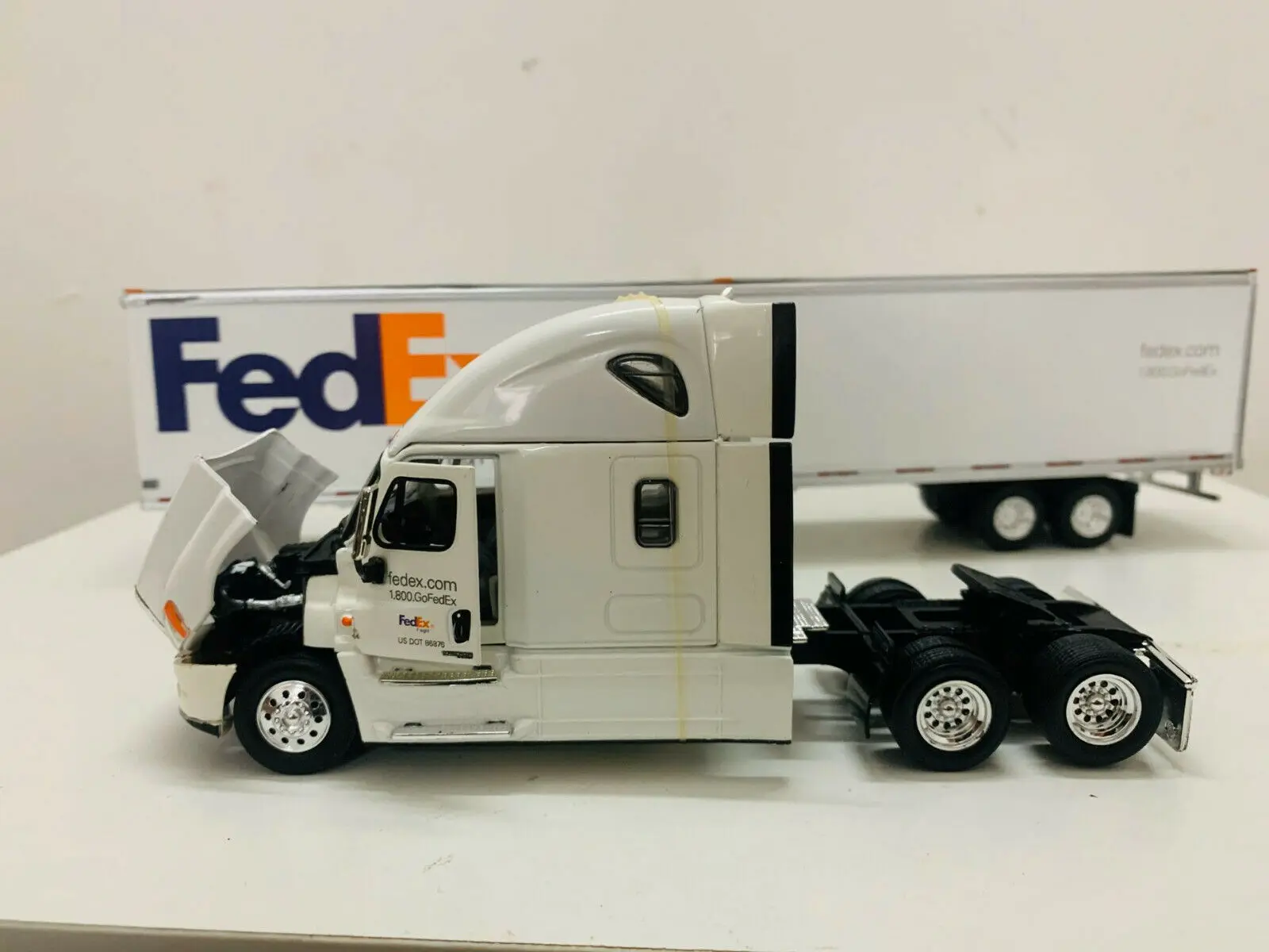 Fedex DieCast Model Truck 1/53 Scale Truck Model New Box