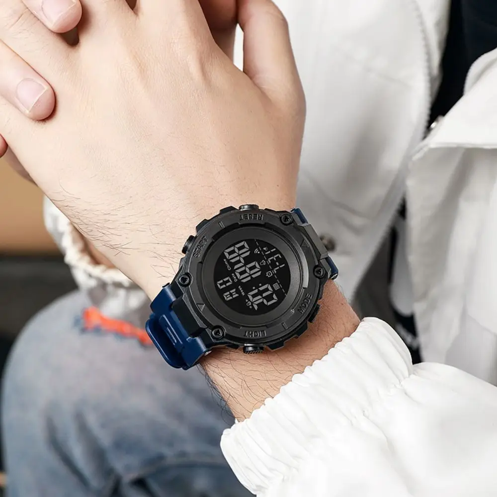 빛나는 알람 시계가있는 간단한 다기능 전자 시계 캐주얼 디지털 시계 LED 스크린 손목 시계 야외 스포츠