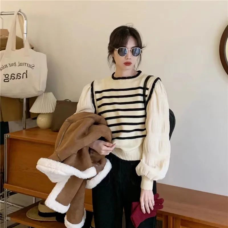 Harajuku Fake Two Puffed Sleeve Shirt Stitching Knitwear Women 2024 New Design Sense Striped Casual All-Match Short Tops Women