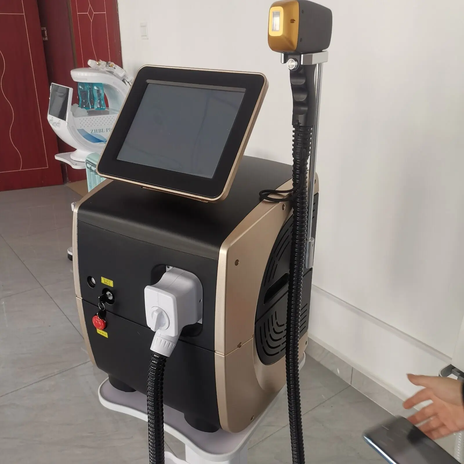 Ice Titanium Diode Laser Hair Removal Machine Professional Depilation Device 755 808 1064 Triple Wavelength Beauty Instrument