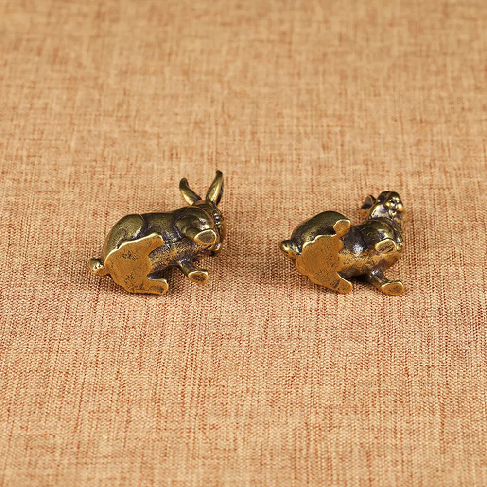 

2pcs Household Brass Statue Ornament Desktop Decor Retro Car Supplies Delicate Rabbit Adornment Lovely Blessing Sculpture