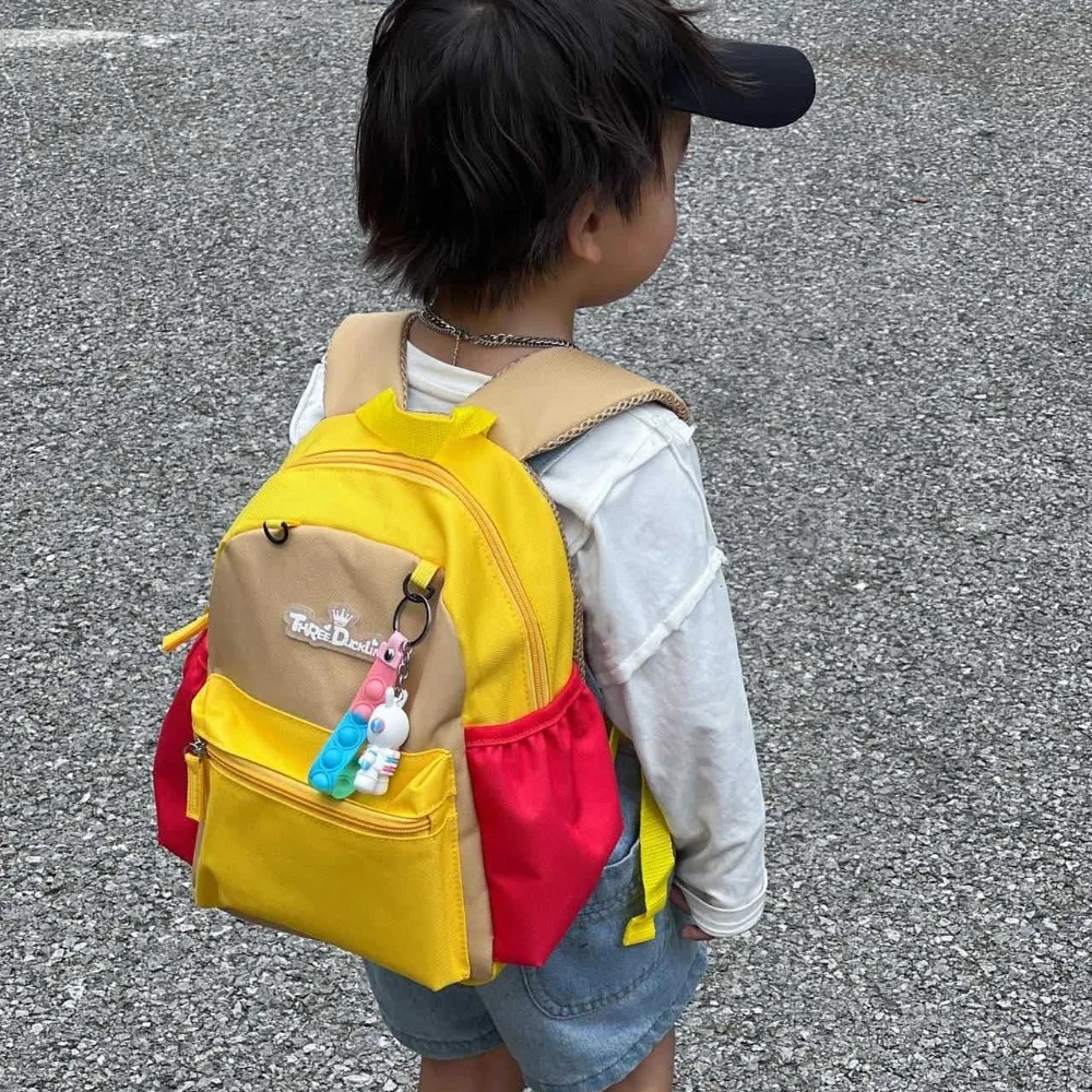 Zainetto leggero per l'asilo zaini per bambini di grande capacità resistenti all'usura protezione della colonna vertebrale borsa da scuola colorata per bambini