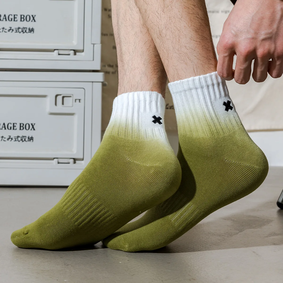 Miosam High quality Mid-calf cotton socks fashion tie-dyeing student gradient ramp unisex socks Workwear-style embroidery socks