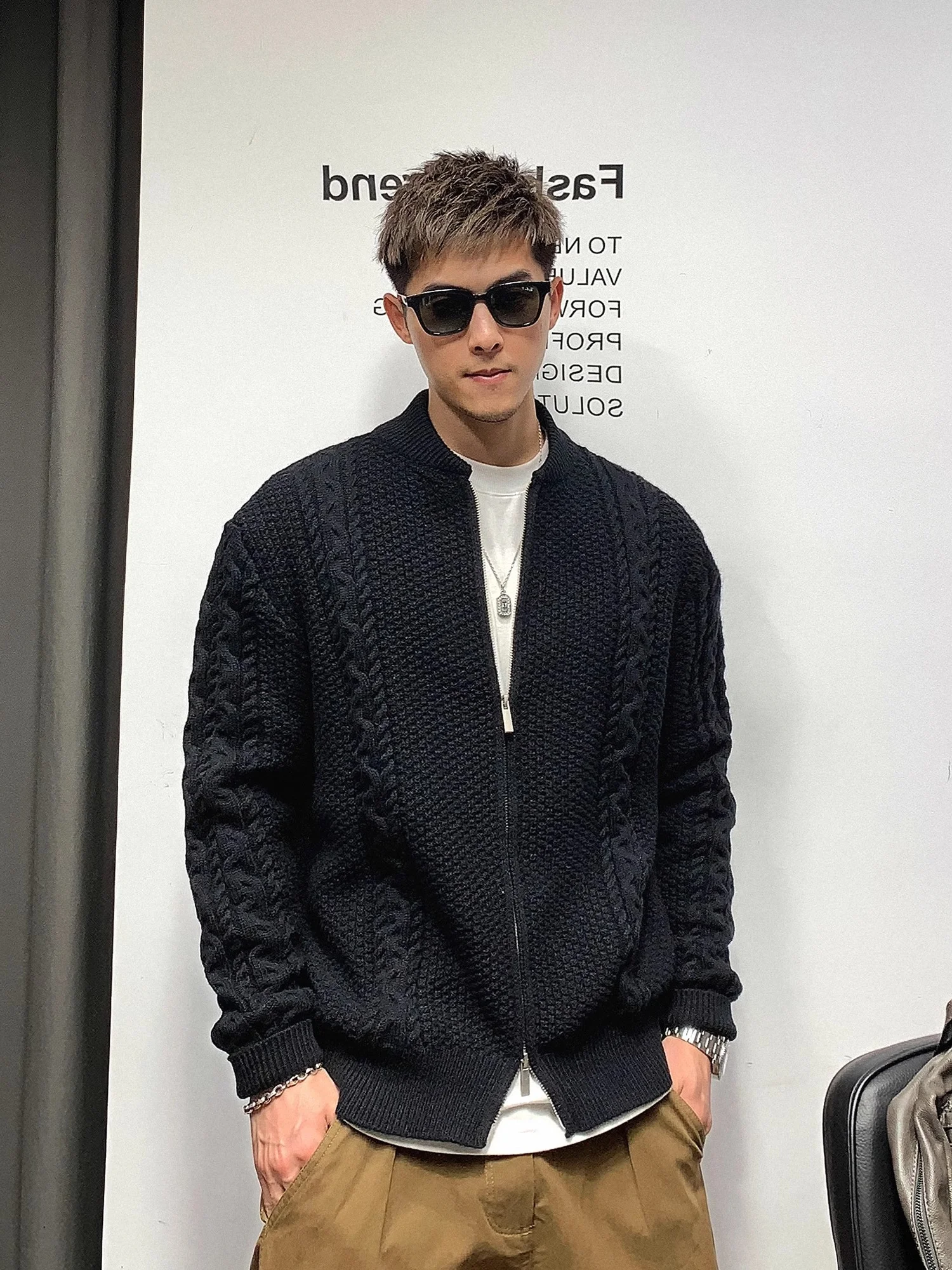 

Мужской вязаный кардиган в стиле ретро с воротником-бомбером на молнии, осенне-зимний тренд, премиум-класс, ностальгический стиль