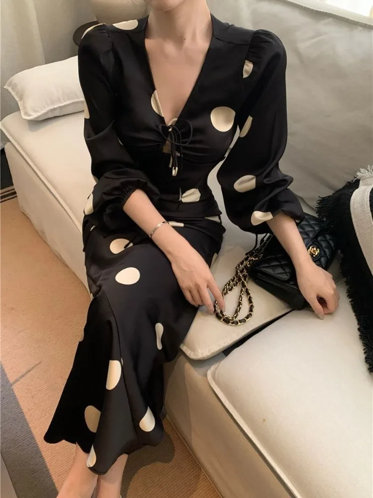 Korejepo Black Polka Dot Long Sleeved Dress Women Early Autumn Vacation Long Dress French Retro V Neck Waist Wrapped Hip Skirt