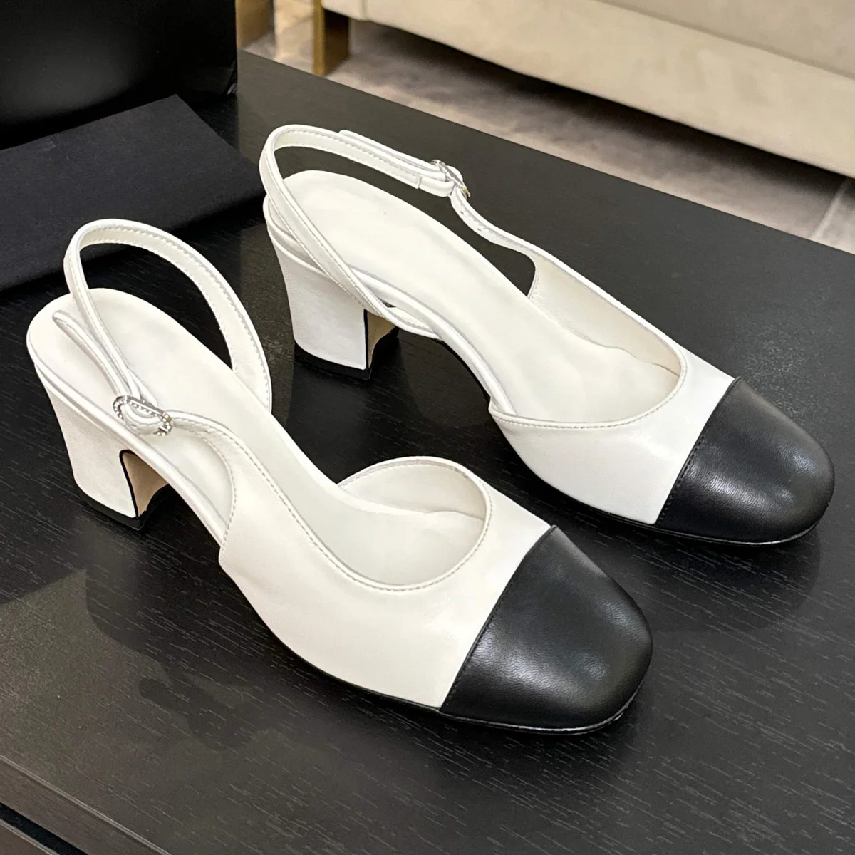 

2026 Women's Two-Tone Cap Toe Slingback Mid-Heels, Round Toe Block Heel Sandals, Chic Retro Footwear for Office YYT25092119