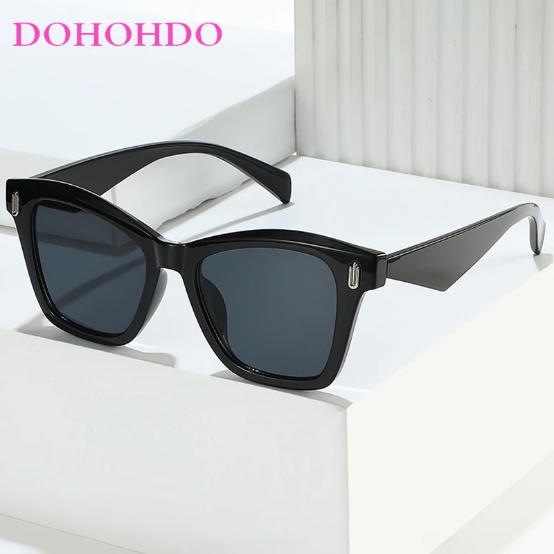 

Fashion Designer Sunglass Luxury Rivets Decorate Oversized Cat Eye Sun Glasses Women Men Summer Traveling Driving Shades UV400