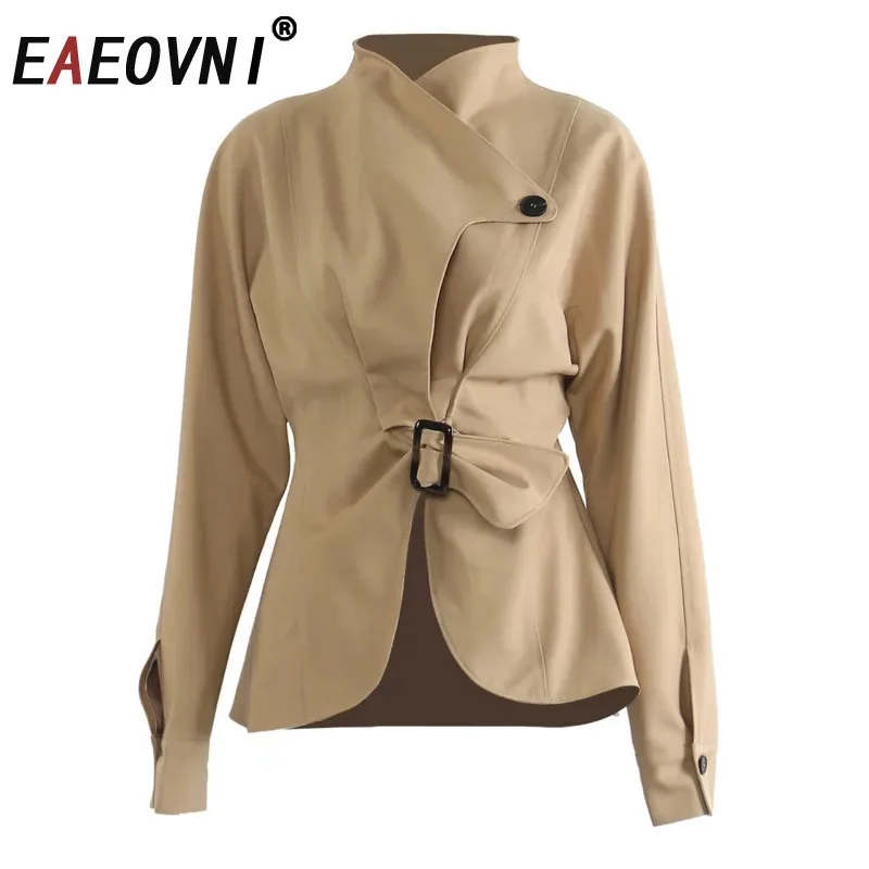 

EAEOVNI асимметричный дизайн, женская модная куртка с воротником-стойкой, однотонный пояс со сборкой на талии, тонкое уличное пальто, новинка 2023 года