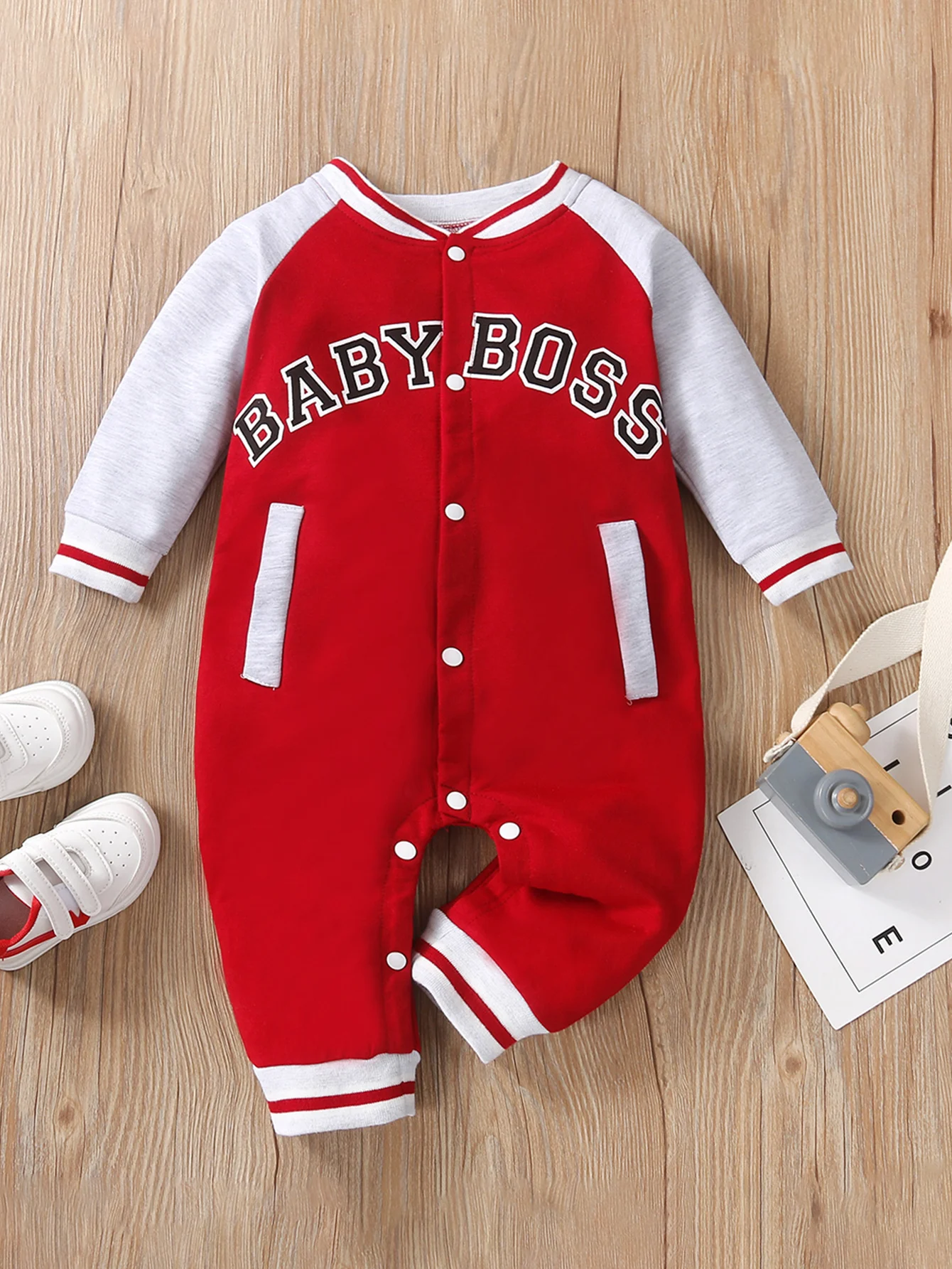Niedlicher, personalisierter Baby-Jungen-Overall, modischer Buchstaben-Print, langärmlig, Rundhalsausschnitt, bequeme Kleidung für Kleinkinder – Detail 2