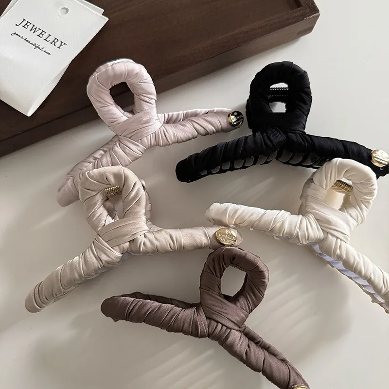 

Простая атмосферная однотонная женская пластиковая заколка для волос с тканевой оберткой, подходит для различных случаев, прически, модная заколка в виде акулы