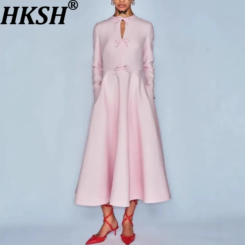 

HKSH Autumn New Women High Street Sweet Elegant Fashion Long Sleeved Solid Color O-Neck Bowknot Hollow Out Draped Dresses HK7093