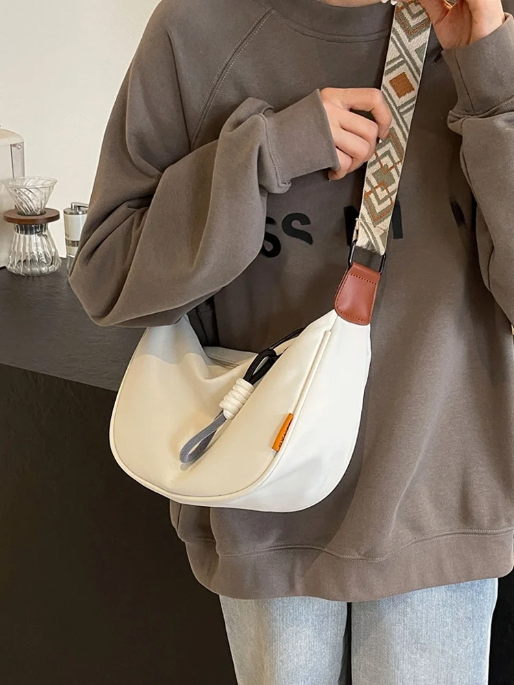 

Модная женская сумка через плечо 2024, уникальный дизайн, нейлоновый материал, сумка на одно плечо, повседневная сумка с мягкой текстурой